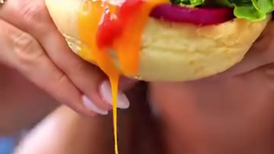 EGG YOLK BURGER